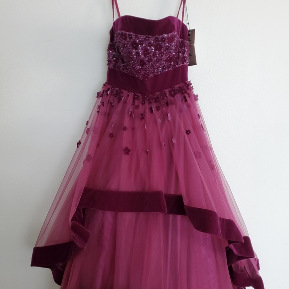 Mac Duggal Plum Velvet Trim 3D Floral Gown - US 4 - Picture 8 of 15